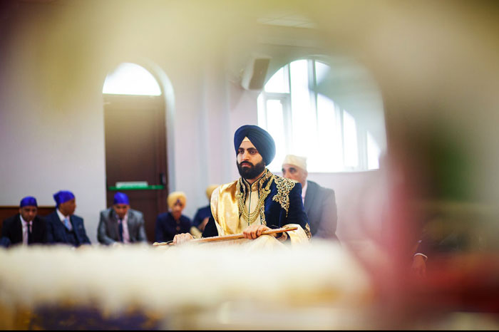 groom waiting for bride in gurdwara