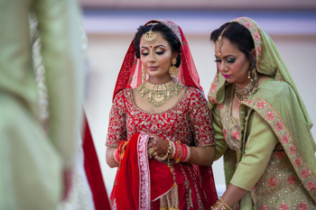sikh-bride-walking-behind-grrom-during-the-anand-karaj